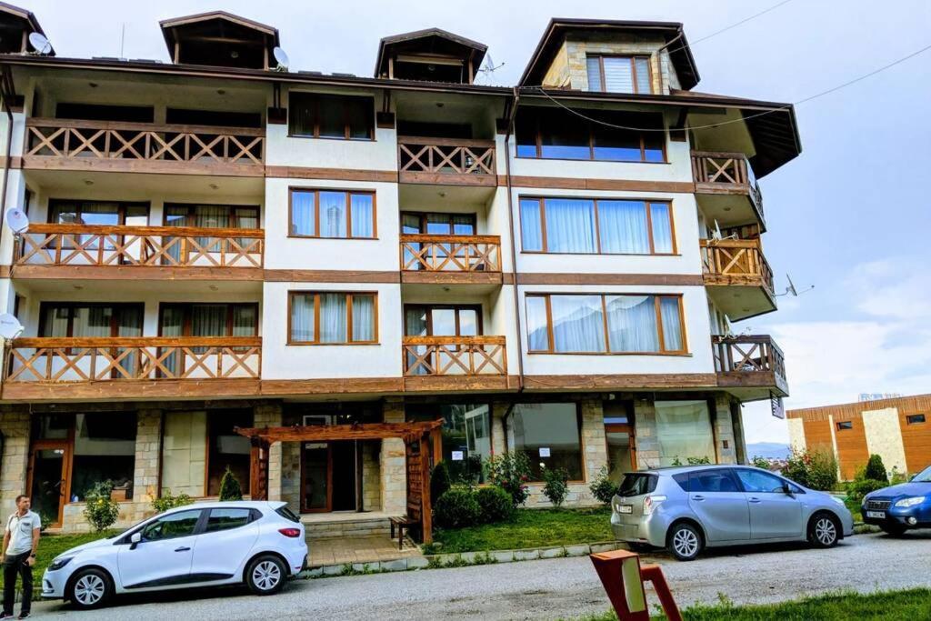 Large Gondola - Center, Neon Apartment